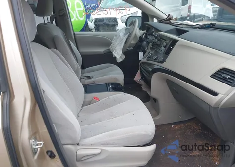 2011 Toyota Sienna Le V6 z USA, uszkodzony, nr VIN 5TDKK3DC2BS006651